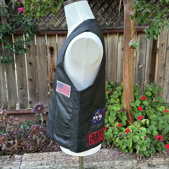 Genuine Leather Motorcycle Vest Sz 42 W/ Harley-Davidson POW Veteran Patches - Picture 4 of 14